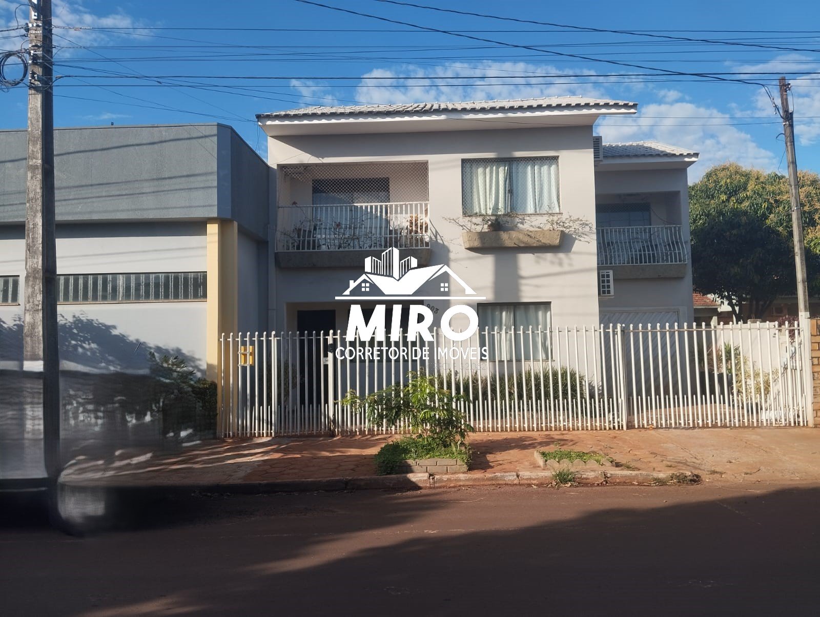 Imagem 2 de Sobrado e Sala Comercial à Venda no Centro de Missal-PR